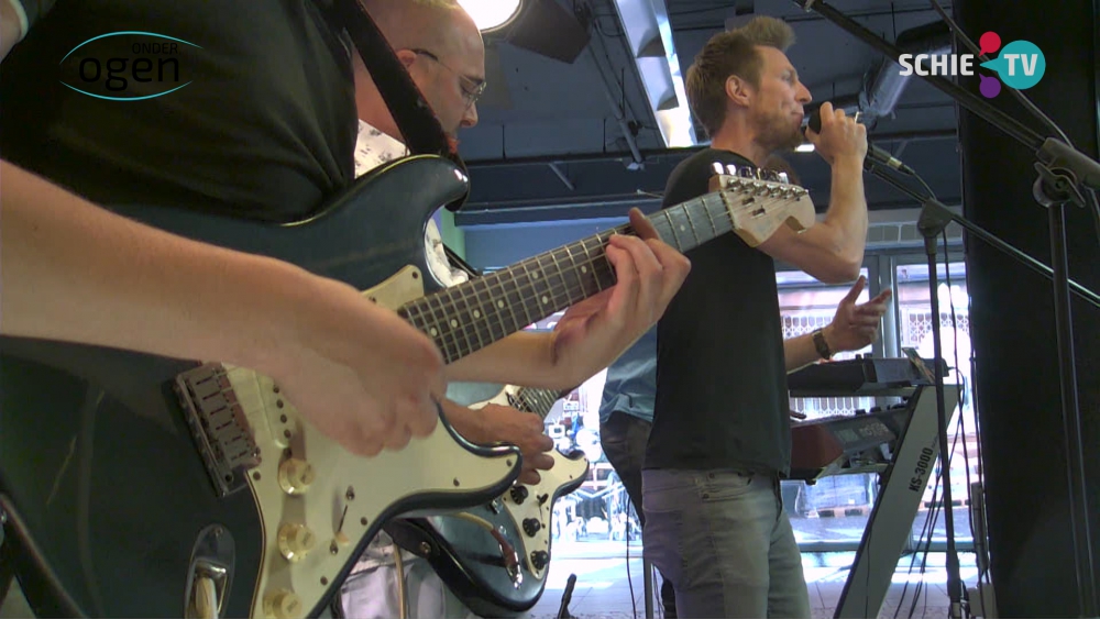 Live optreden van de band The Soundpress met het nummer Fallen Gods