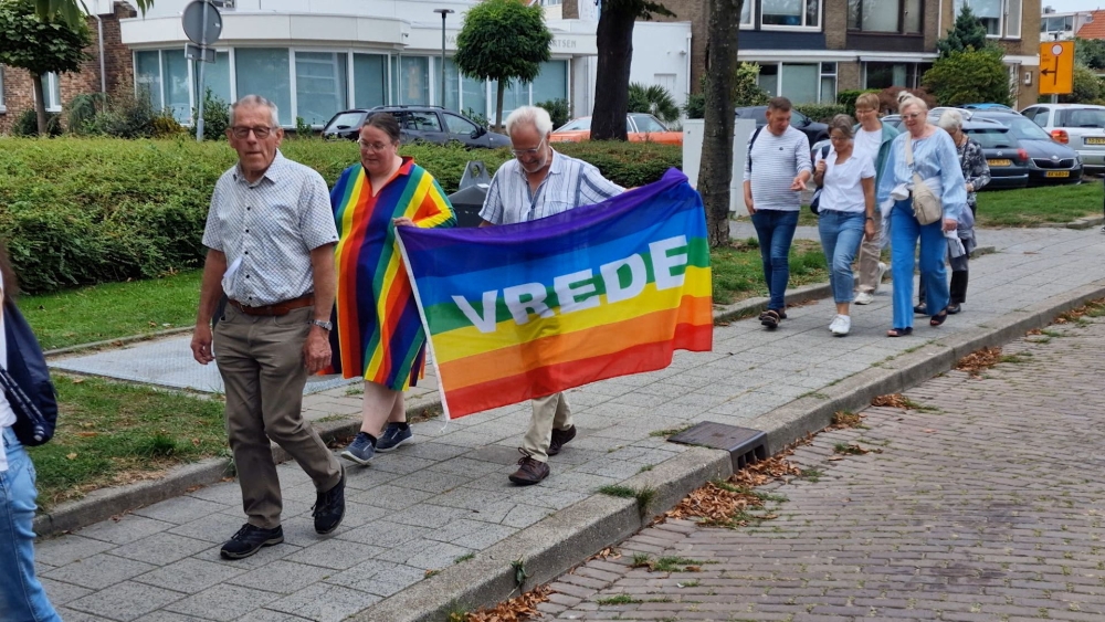 Wandeling, krijten en lezingen tijdens Vredesweek in Vlaardingen en Schiedam