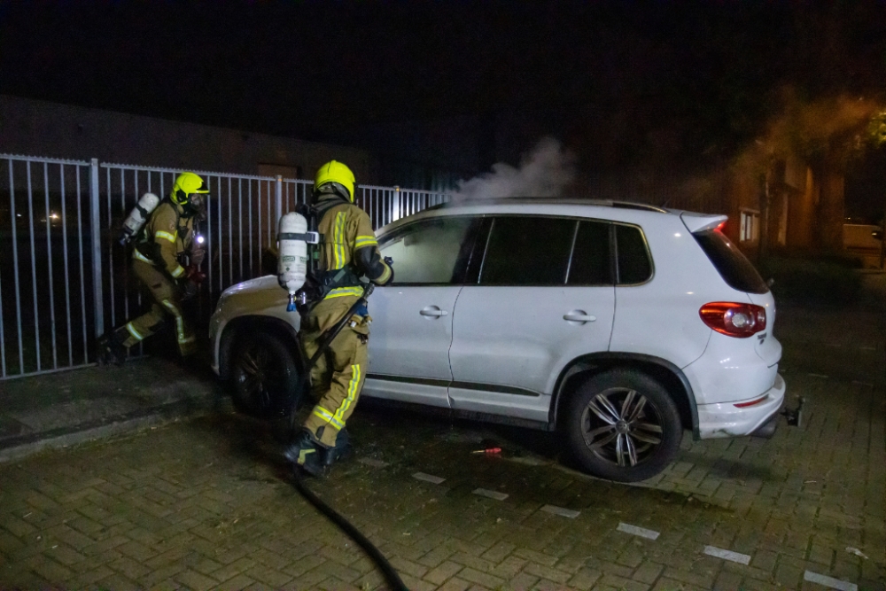 Geparkeerde auto in brand in Schiedam