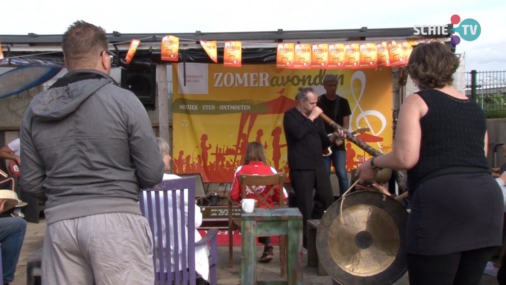 In Oost leren wijkbewoners elkaar beter kennen via muziek, workshops en lekker eten