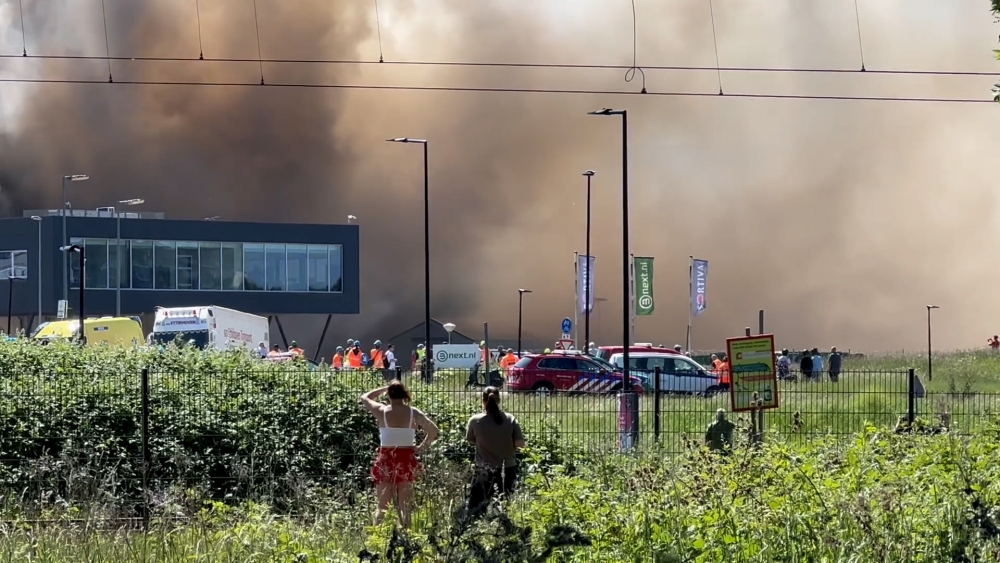 Zeer grote brand bij Vlaardings recyclingbedrijf; afblussen ging hele nacht door