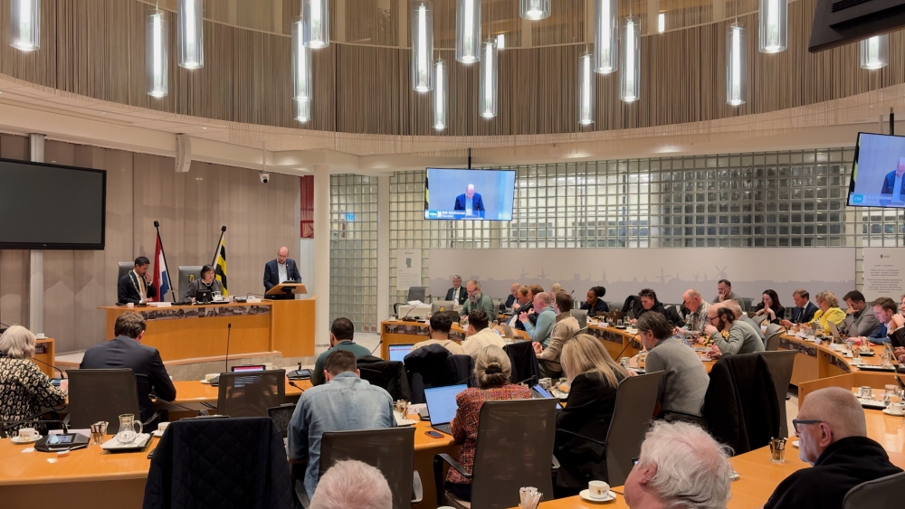 Raadsleden stellen elkaar de vragen: van parkeren tot 'Mag de kat naar buiten?'