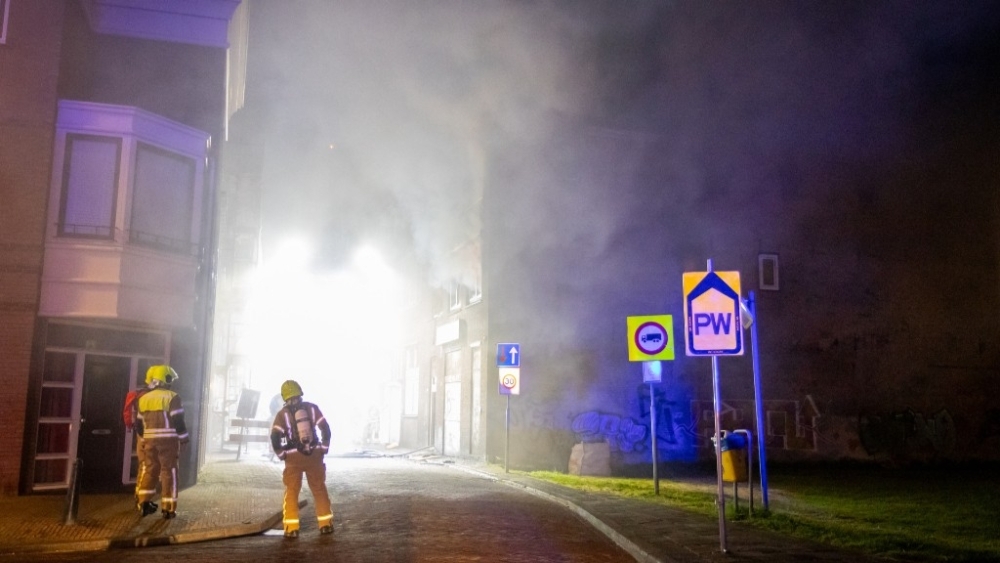 Zeer grote brand in leegstaand pand in Schiedam