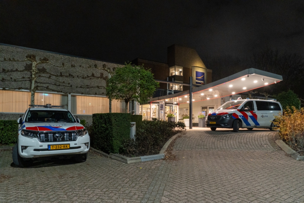 Overval op Novotel in Schiedam, politie zet omgeving af