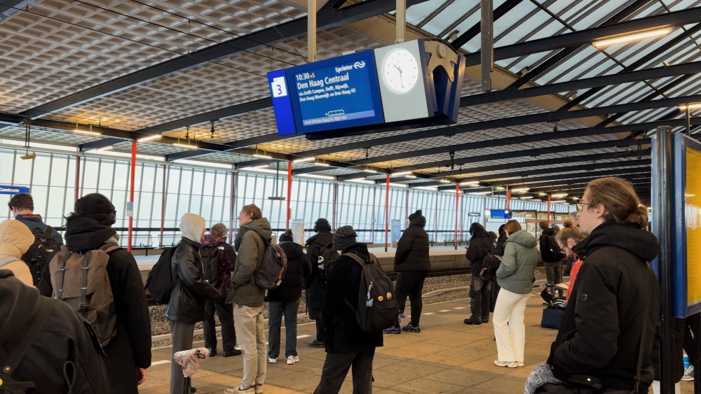 Ook op station Schiedam Centrum veel vertraging door de sneeuw