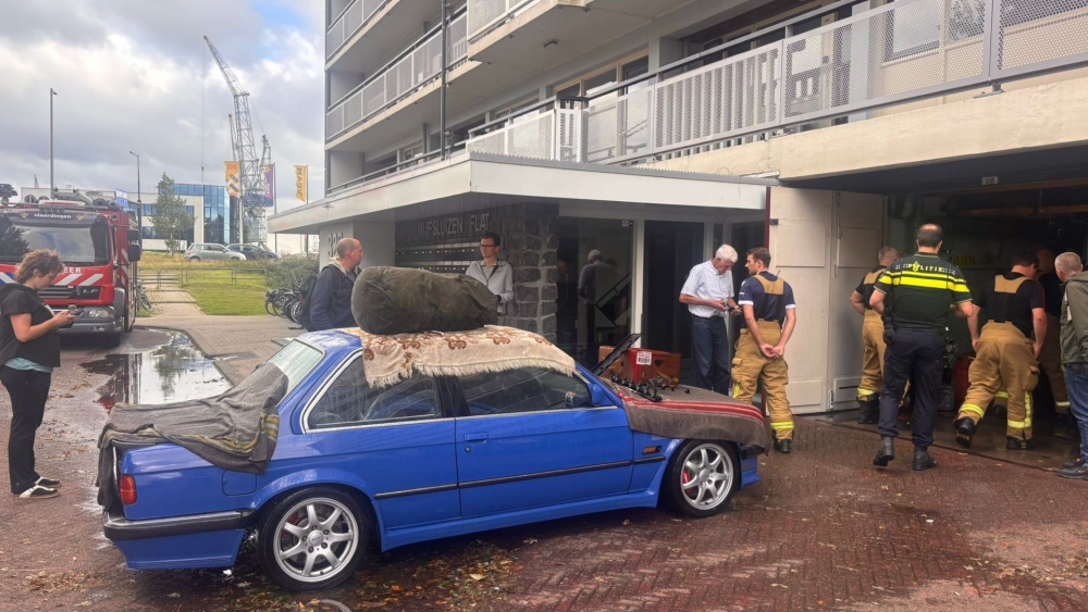 Gescheurde hoofdkraan veroorzaakt flinke waterschade in Schiedamse kelderbox