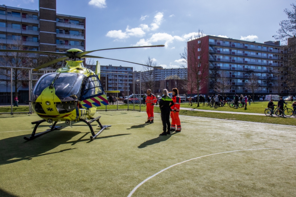 Traumahelikopter trekt veel bekijks