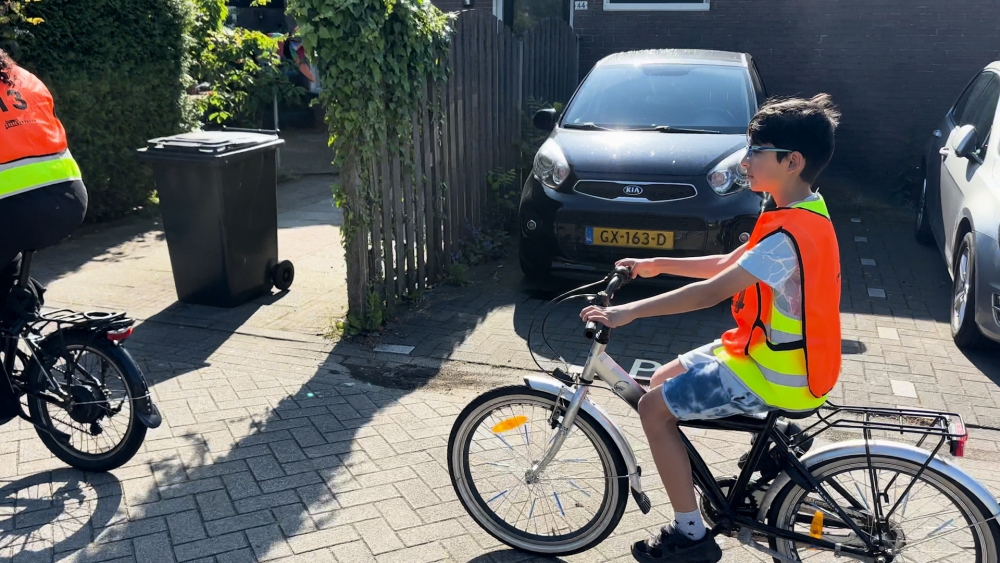 Kinderen leren zich te gedragen op de fiets: ‘Jong geleerd is oud gedaan’